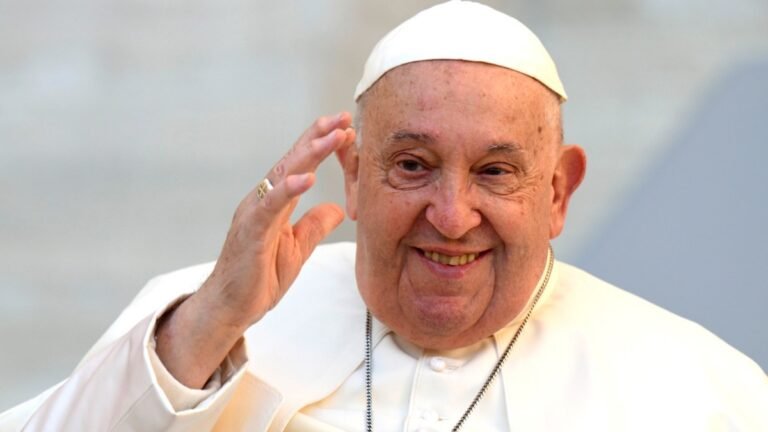 Prefeito Cícero Lucena manifesta profundo pesar pela morte do Papa Francisco