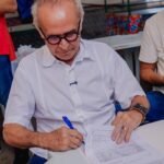 Prefeito assina novos contratos do programa ‘Compra Assistida’, que já beneficia 243 famílias da Capital