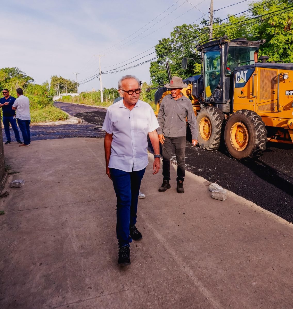 Prefeito destaca avanço do programa de pavimentação que já contemplou mais de 230 ruas