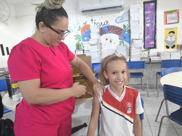 Prefeitura faz busca ativa e promove vacinação contra o HPV nas escolas públicas e privadas