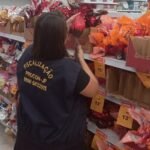 Procon-JP autua e notifica lojas que comercializavam chocolate em kits com brinquedos