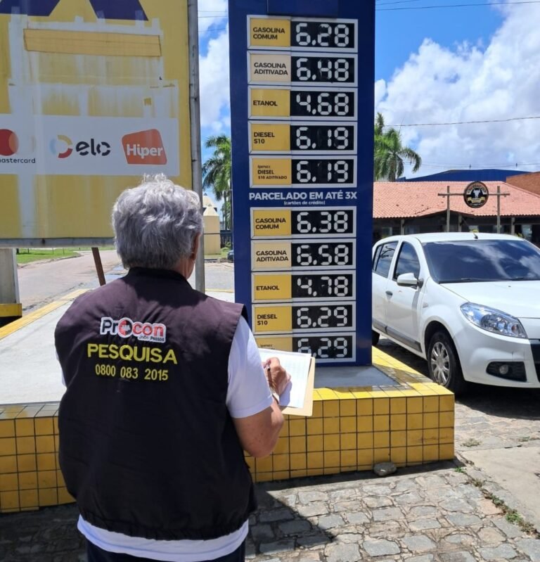 Procon-JP registra diferença de R$ 0,35 no preço do litro da gasolina comum em João Pessoa