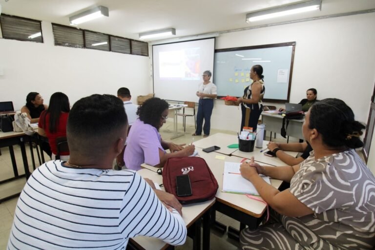 Sedec divulga resultado da seleção para alfabetizador e convoca selecionados para entrega de cadastros