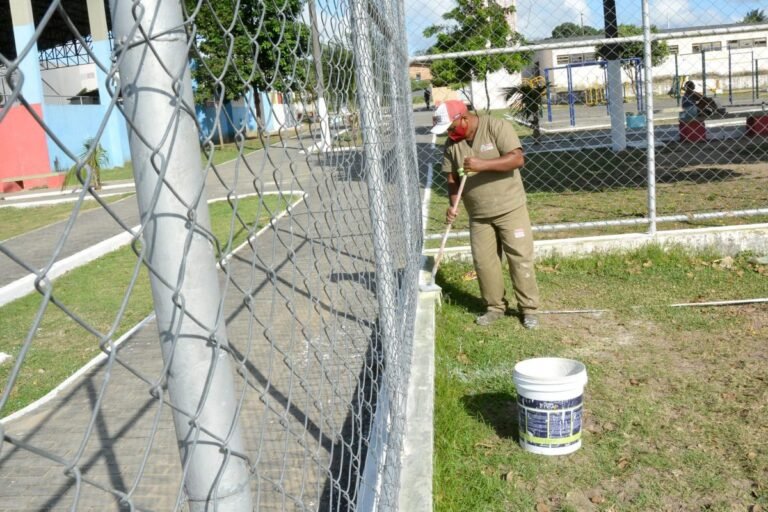 Sedurb realiza serviços de manutenção em shopping popular, mercado público e praças