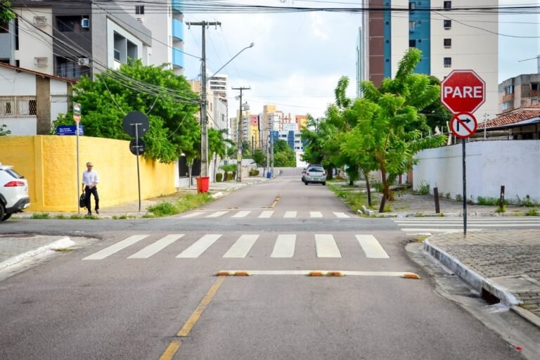 Semob-JP revitaliza mais de mil placas de trânsito, garantindo a segurança viária na Capital