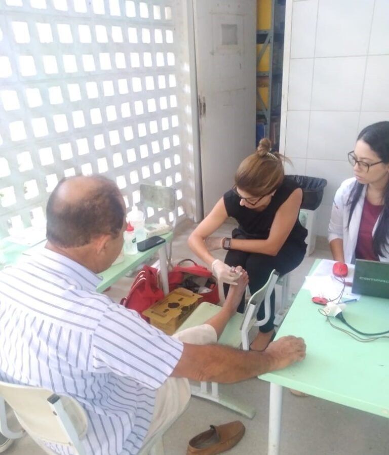 USF Saúde e Vida Integrada promove ação para exame de pés de pacientes com diabetes