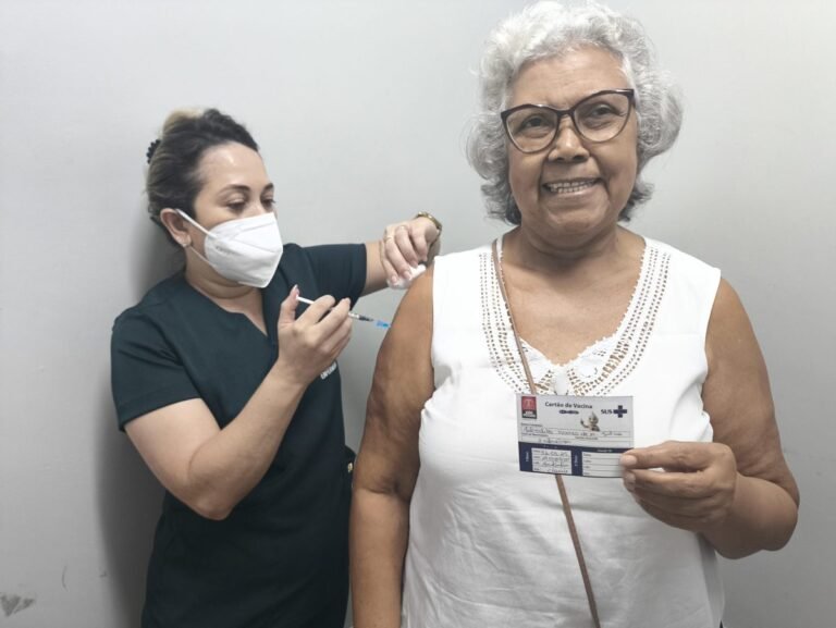 Vacina que protege contra Influenza está disponível para grupos prioritários na Rede Municipal de Saúde