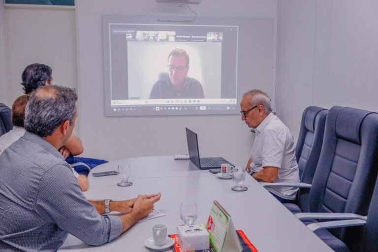 Cícero Lucena participa de reunião da FNP e transmite cargo para cumprir missão oficial na Holanda