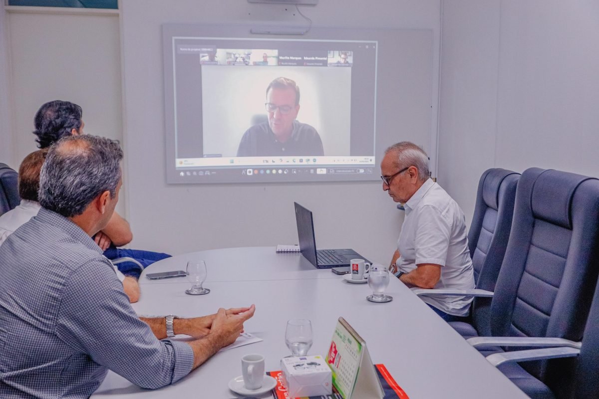 Cícero Lucena participa de reunião da FNP e transmite cargo para cumprir missão oficial na Holanda