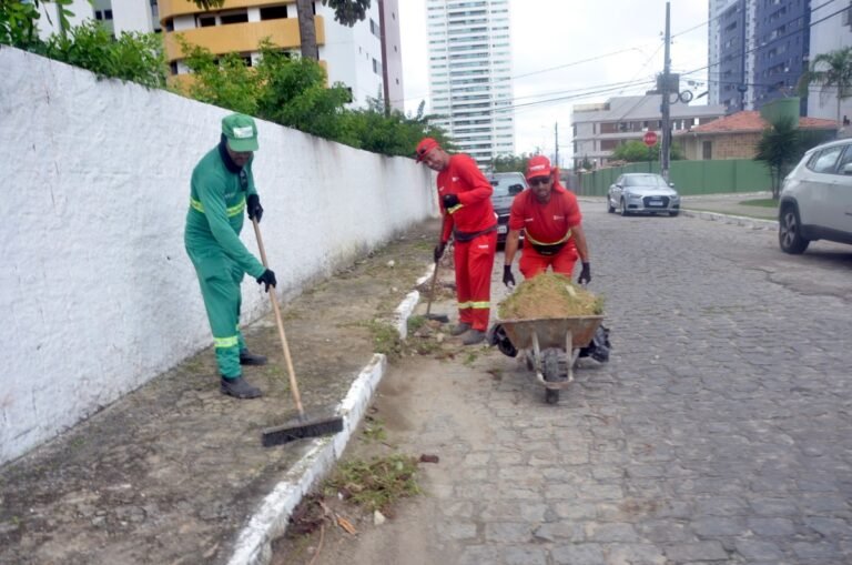 Emlur executa serviços de limpeza e conservação em 14 bairros de João Pessoa