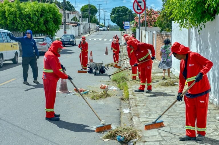Emlur executa serviços de limpeza e manutenção em vários bairros de João Pessoa