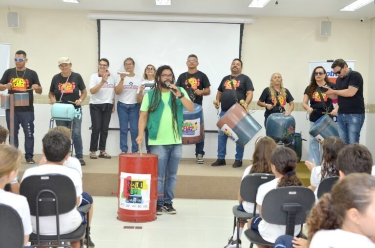 Emlur faz trabalho de educação ambiental por meio da arte e dinâmicas de grupo