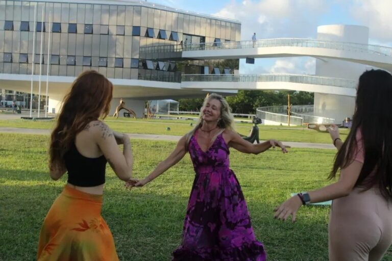 Estação Cabo Branco promove dança circular em homenagem as mães