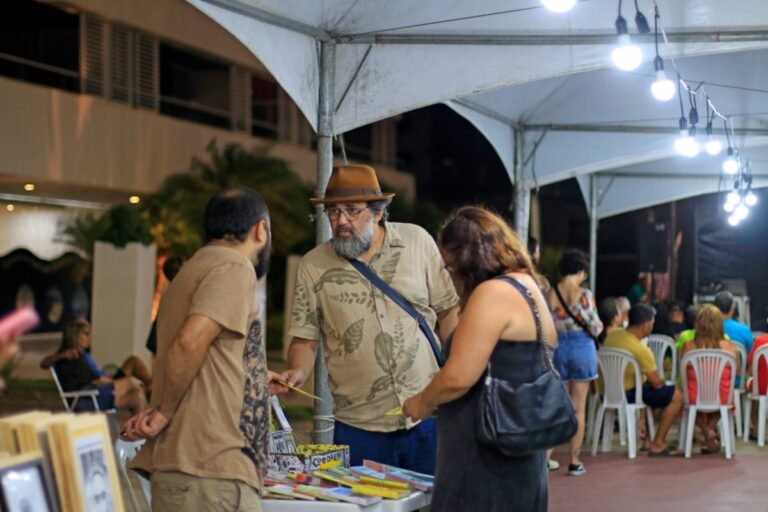 Feira de Cordel apresenta cordelistas, trio de forró e os repentistas Oliveira de Panelas e Maria Soledade