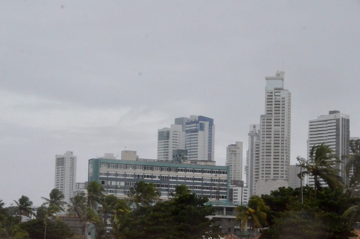 João Pessoa tem mais de 80 mm de chuvas em 24 horas, mas sem registro de ocorrências graves