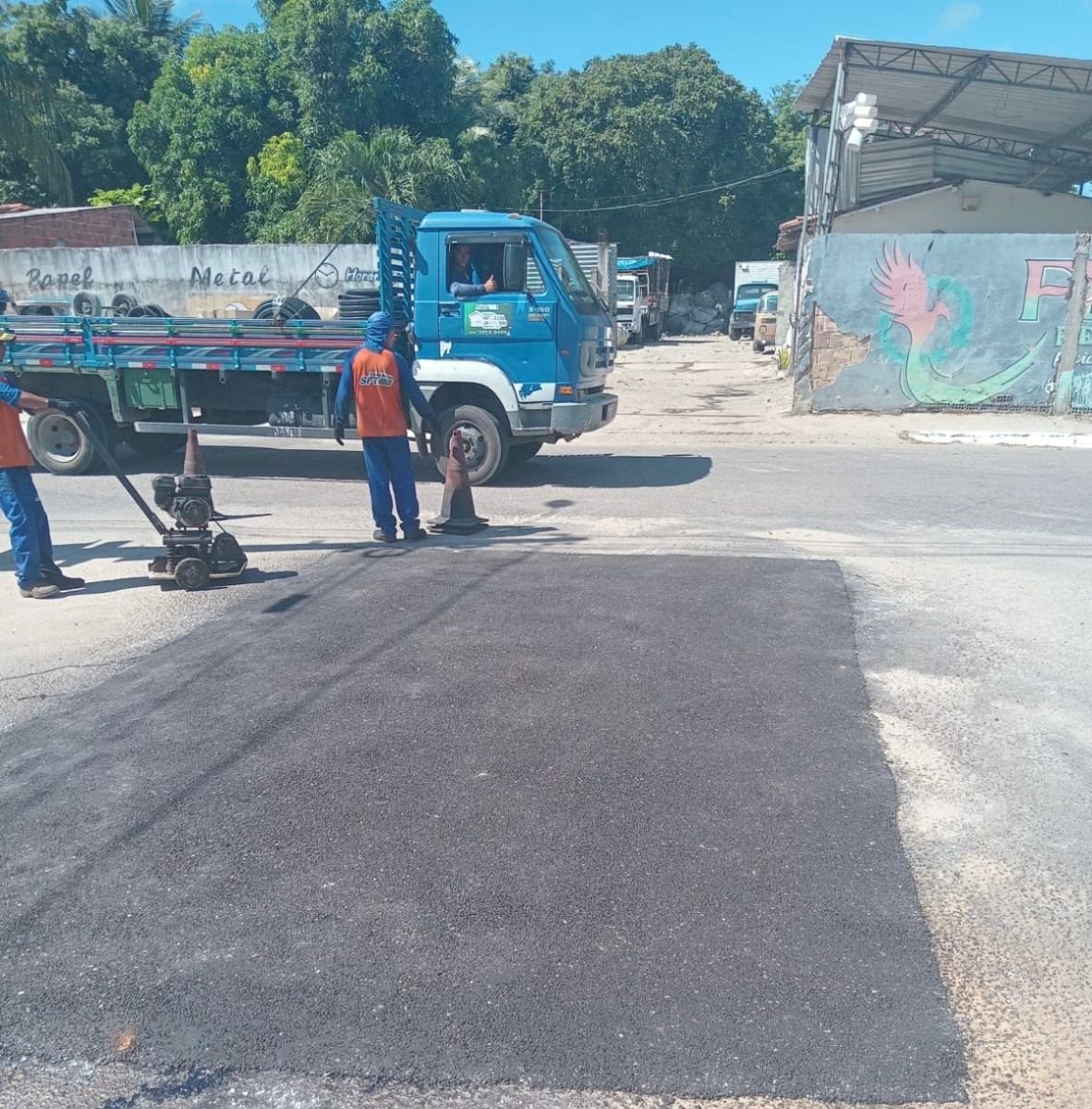 Moradores de 35 bairros são beneficiados com ações de manutenção da Seinfra nesta quarta-feira