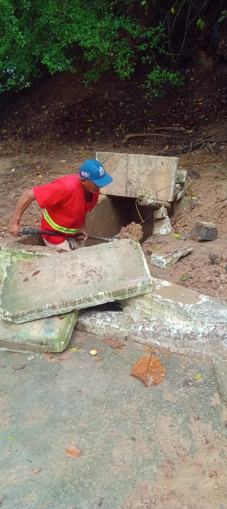 Moradores de mais de 40 bairros são beneficiados com ações de manutenção da Seinfra nesta quarta-feira