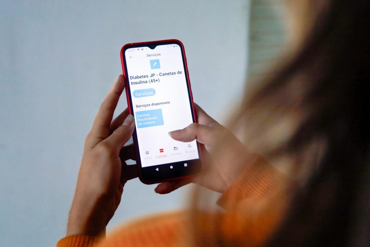 Pacientes com diabetes podem se cadastrar no app ‘João Pessoa na Palma da Mão’ para ter acesso a canetas reutilizáveis de insulina