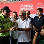 Prefeito entrega 13 novos ônibus e reforça frota da Semob-JP com viaturas e equipamentos de segurança