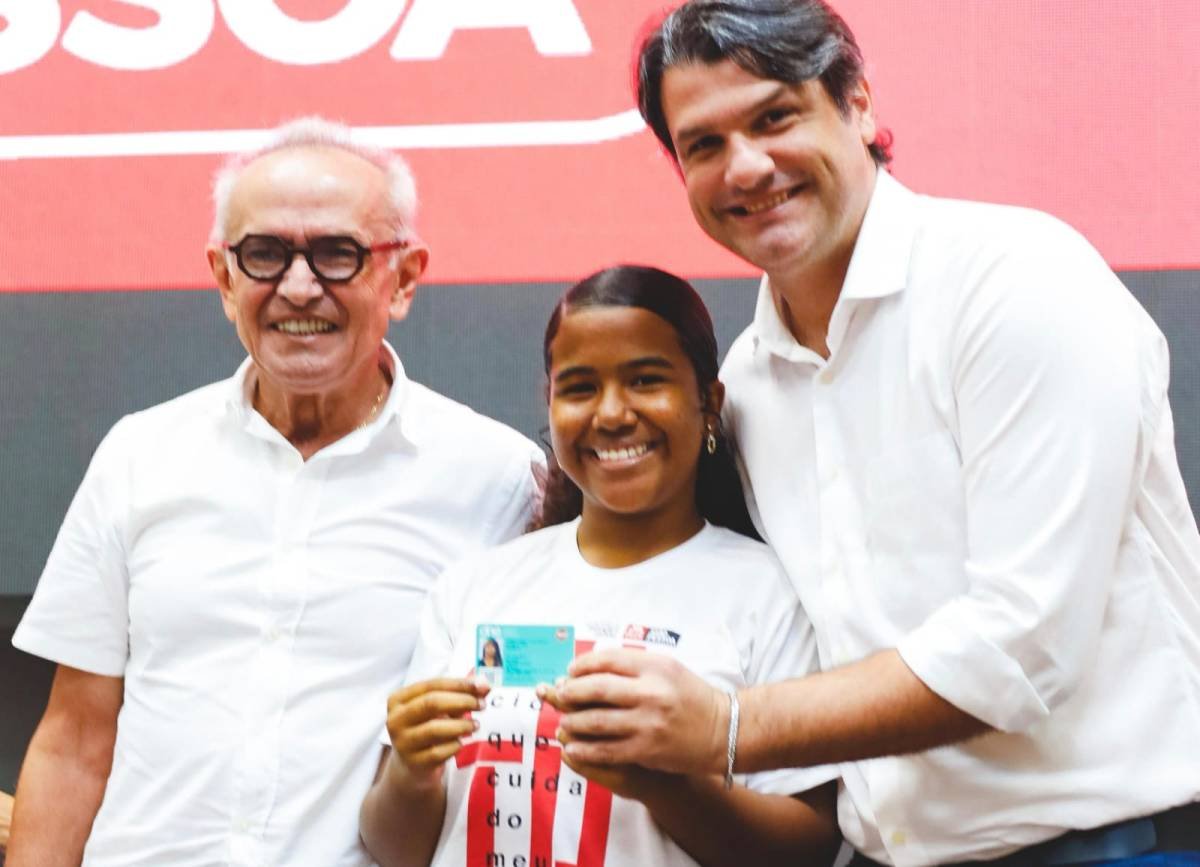 Prefeito lança nova edição do ‘Procon-JP vai às aulas’, apresenta ‘Carteira Solidária’ e reforça compromisso com a educação