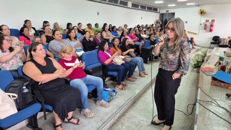 Professoras da Educação Infantil participam de formação sobre leitura e escrita