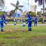 Agentes da Emlur fazem ação de limpeza e conservação no Centro e em mais seis bairros