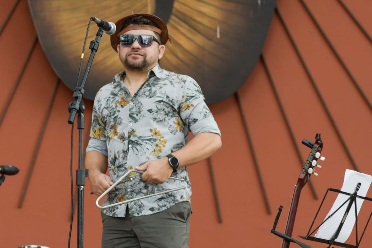 Cantor Ricardo Ribeiro leva forró autêntico para Galeria Augusto dos Anjos, neste sábado