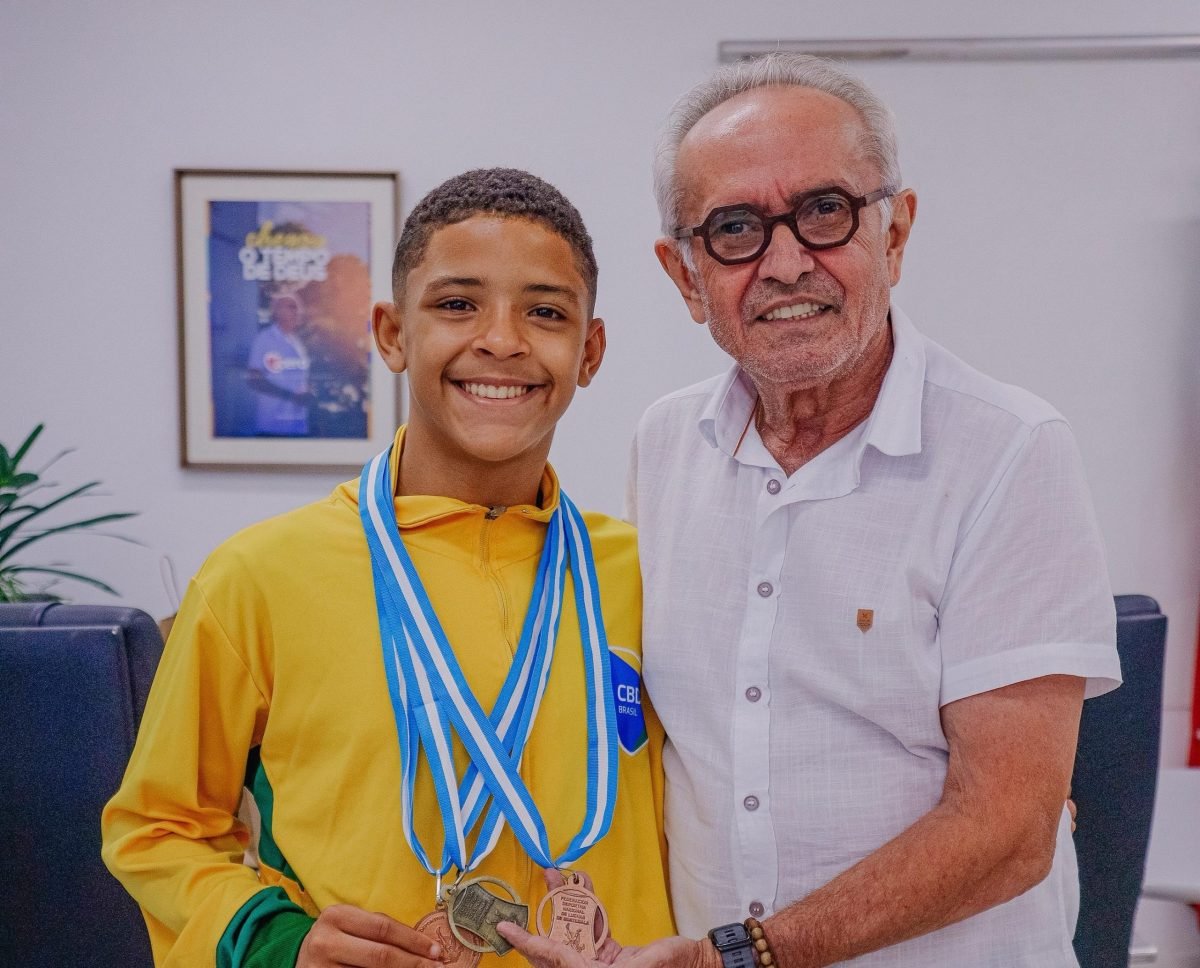 Cícero Lucena destaca integração entre educação e esporte ao receber medalhista panamericano