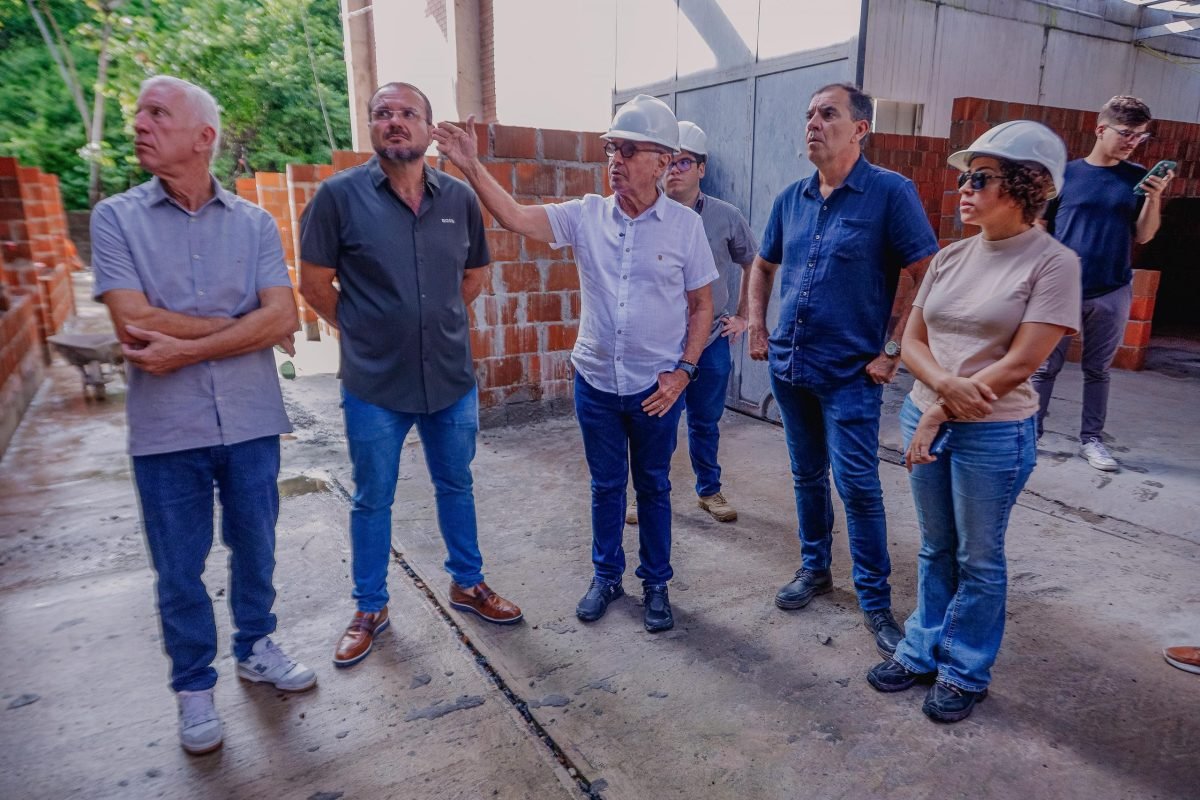 Cícero Lucena inspeciona obras do novo Mercado de Oitizeiro e projeta entrega para o mês de dezembro