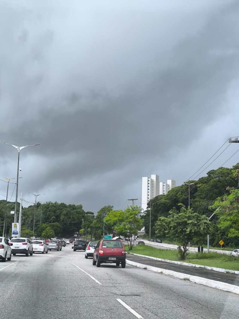 Defesa Civil coloca equipes em atenção e intensifica monitoramento nas áreas de risco