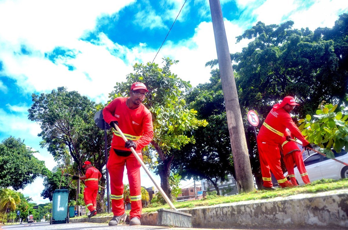 Emlur executa ações de roço e capinação em 10 bairros da Capital