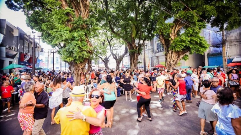 Grupo Os Filhos do Forró transforma Sabadinho Bom em ‘arraiá’ junino