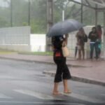 Inmet renova alerta amarelo e Defesa Civil intensifica monitoramento das áreas de risco