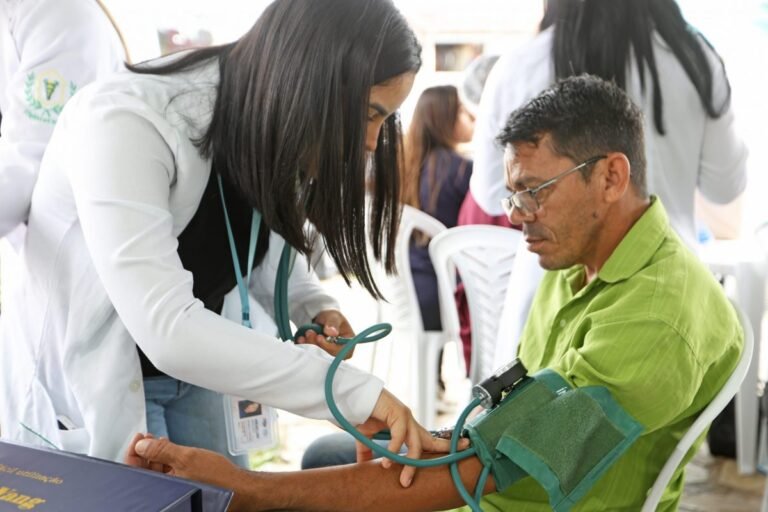 Moradores do Cristo recebem serviços de saúde, beleza e assistência social na Cozinha Comunitária do Bela Vista