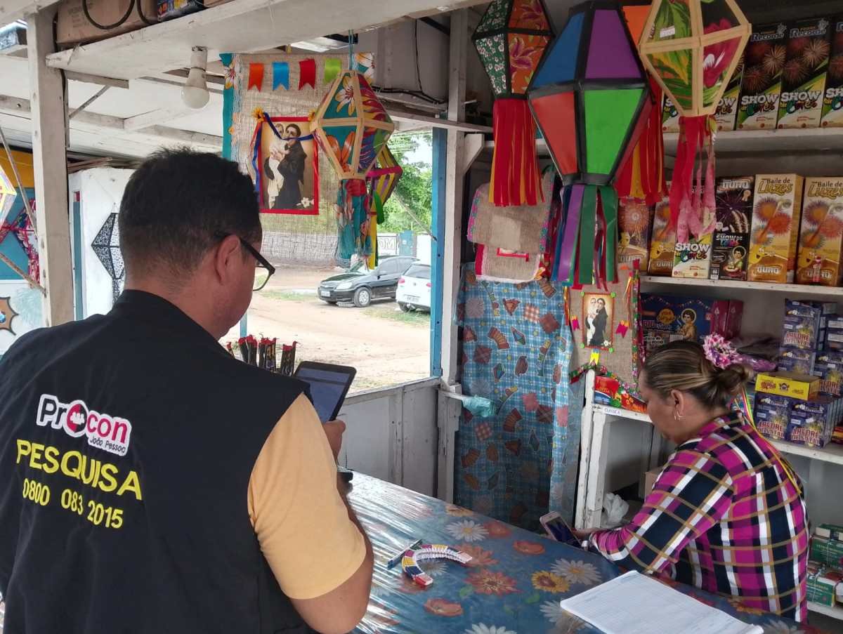 Pesquisa do Procon-JP encontra variação de 450% no preço de fogos de artifício; diferença chega a R$ 125