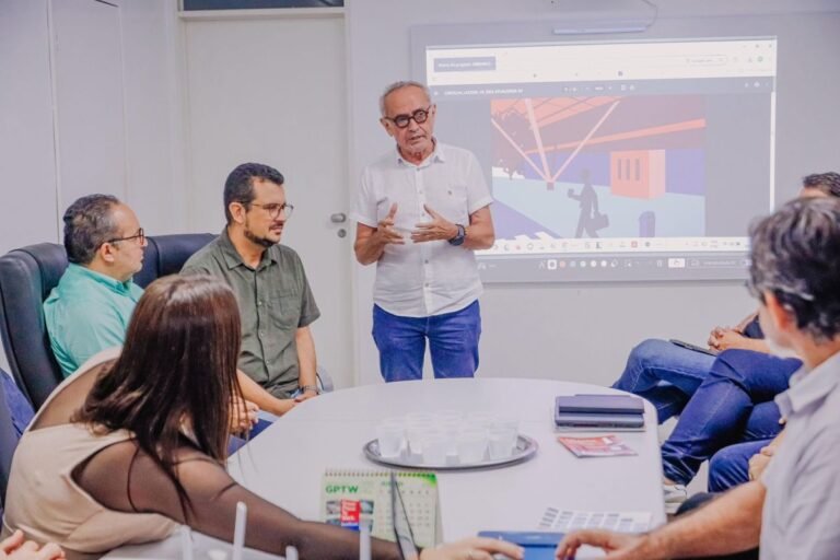 Prefeito lança cartilha para padronização de calçadas e reforça compromisso com acessibilidade em João Pessoa