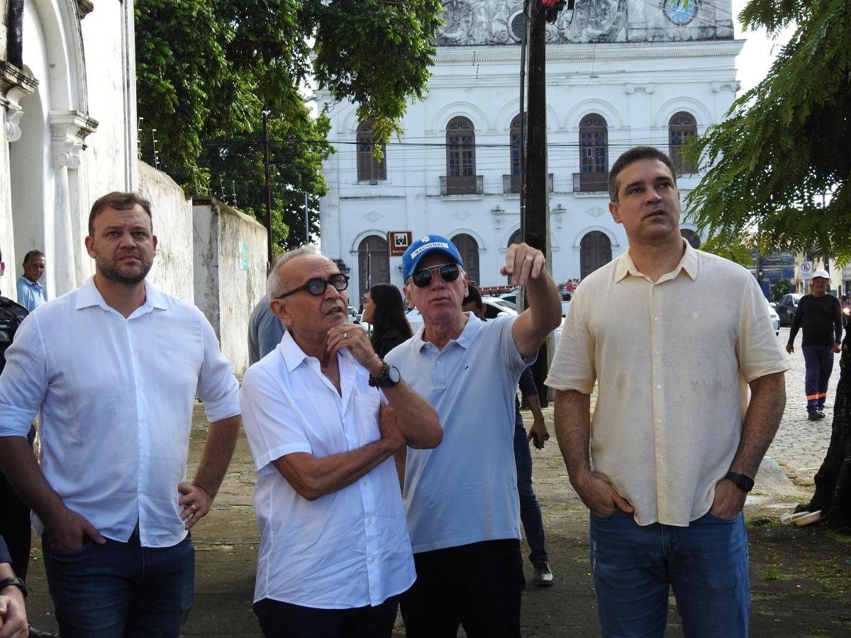 Prefeitura inicia operação para limpeza de fios em postes e combate à poluição visual nas ruas de João Pessoa