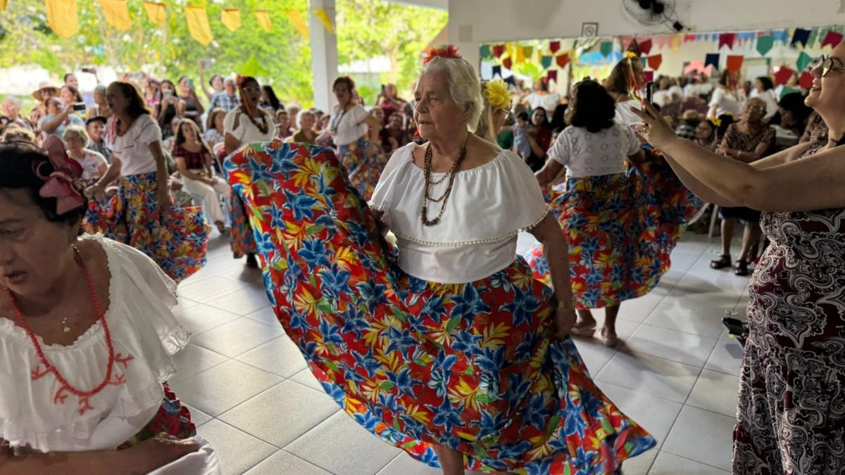 Prefeitura promove arraial da melhor idade no Centro de Referência Municipal da Pessoa Idosa