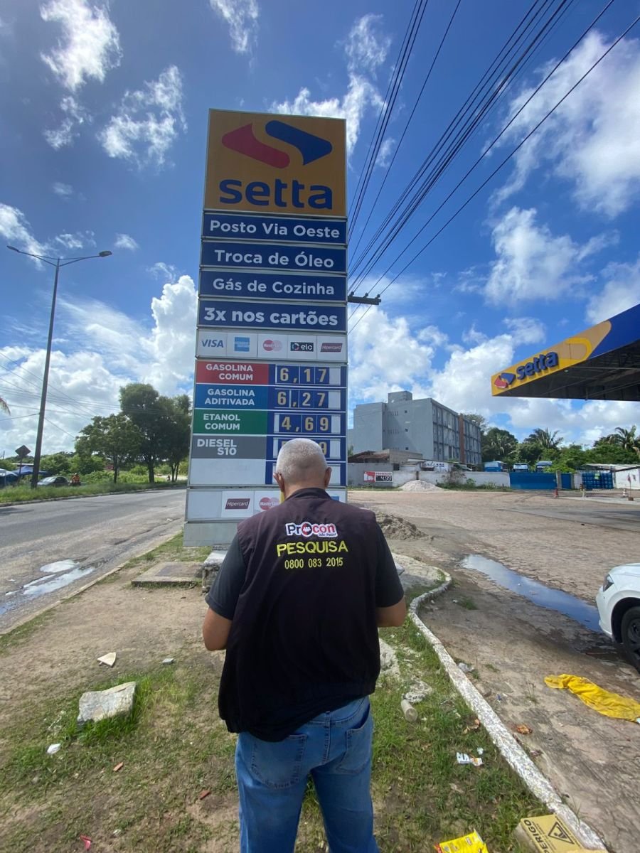 Procon-JP constata queda de R$ 0,10 no menor preço da gasolina e fiscaliza redução do valor do produto  