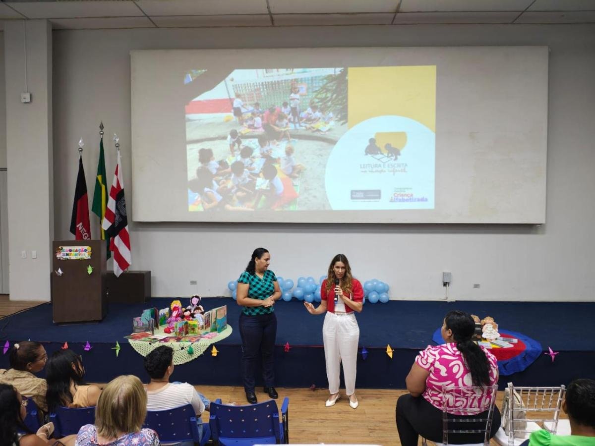 Professoras da pré-escola participam de formação sobre leitura e escrita na Educação Infantil
