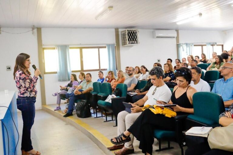 Professores da Rede Municipal participam do III Encontro Formativo Integrador e I Colóquio de Docências