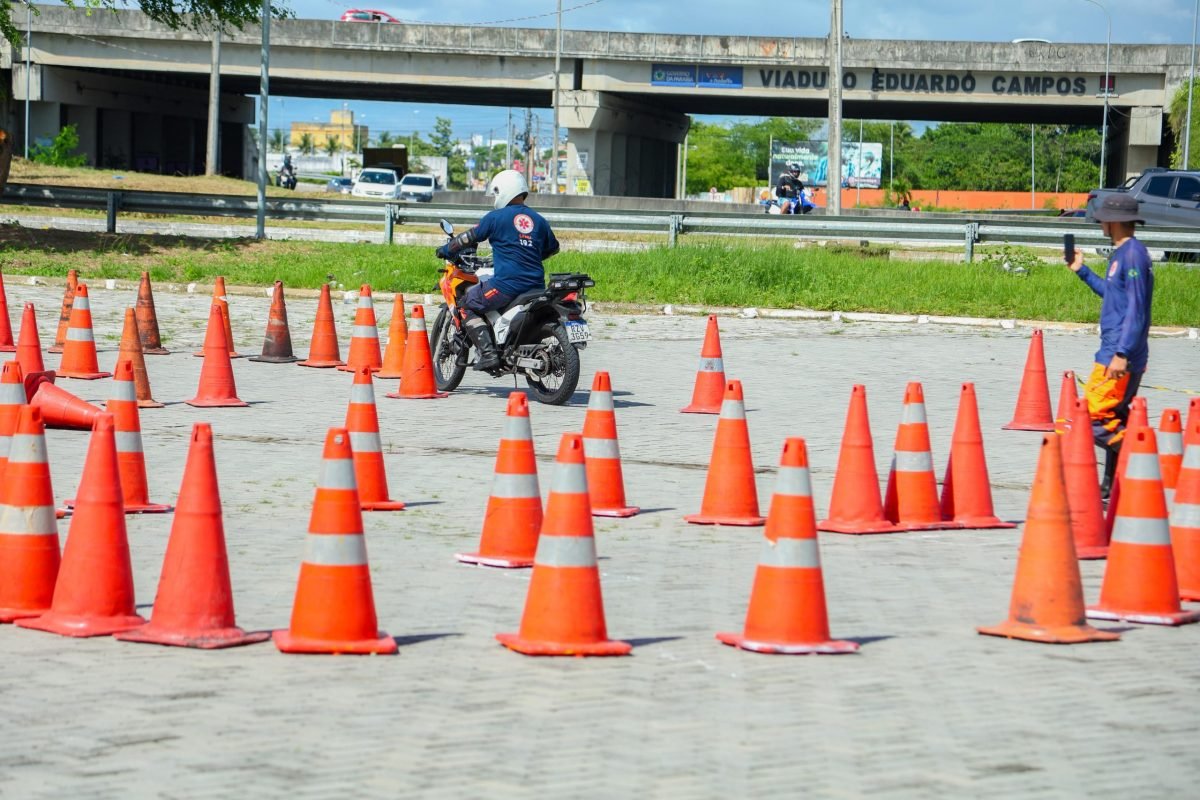 Samu realiza testes de habilidade para curso de formação de profissionais para atuar em motolâncias