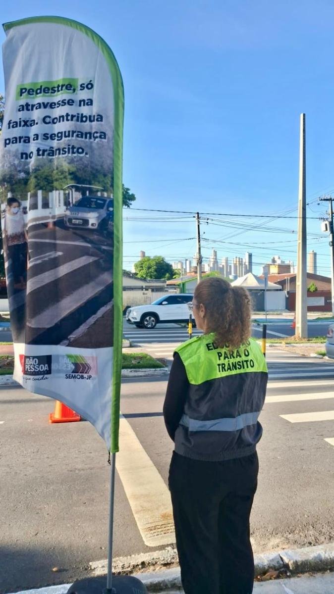 Semob-JP realiza ações durante toda a semana e destaca orientação sobre travessia segura na faixa de pedestre
