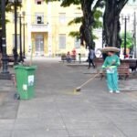 Serviços de limpeza e manutenção da Praça Rio Branco são realizados diariamente