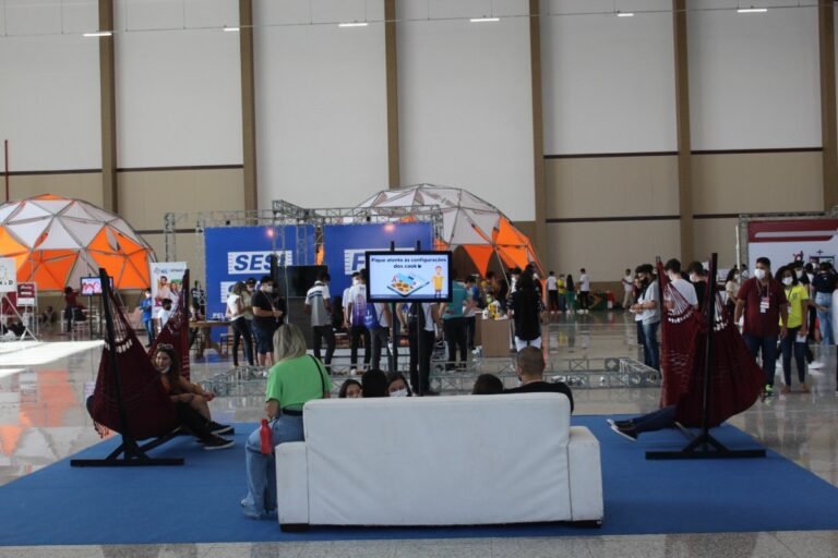 Alunos da Rede Municipal de Ensino participam da 11ª Expotec com projetos inovadores