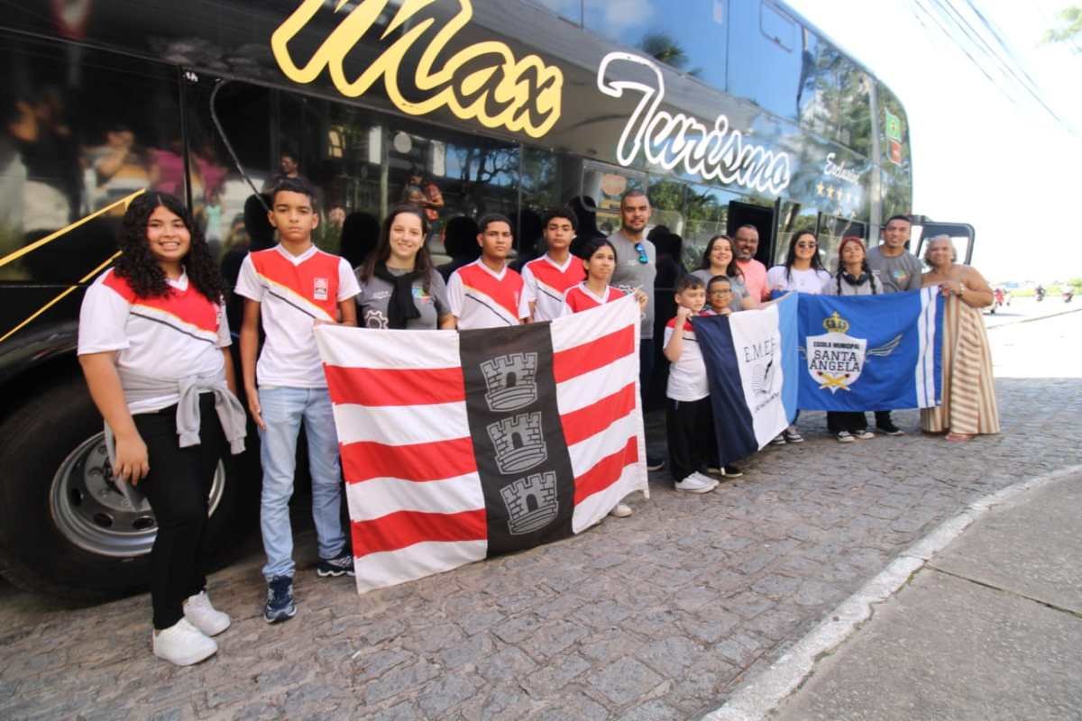 Alunos da Rede Municipal embarcam para Salvador para representar a Paraíba na RoboCup 2025