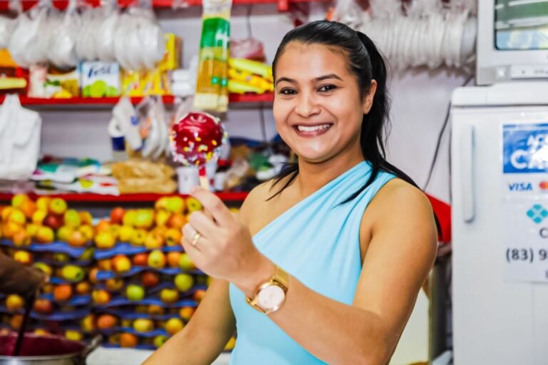 Ambulantes que vão trabalhar na Festa das Neves iniciam instalação de barracas neste sábado