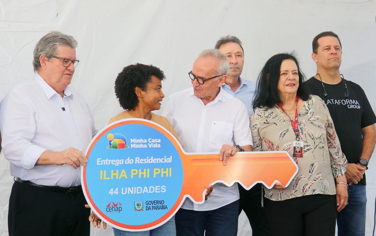 Cícero Lucena destaca isenção de ITBI pela Prefeitura na entrega de 44 apartamentos do Minha Casa Minha Vida