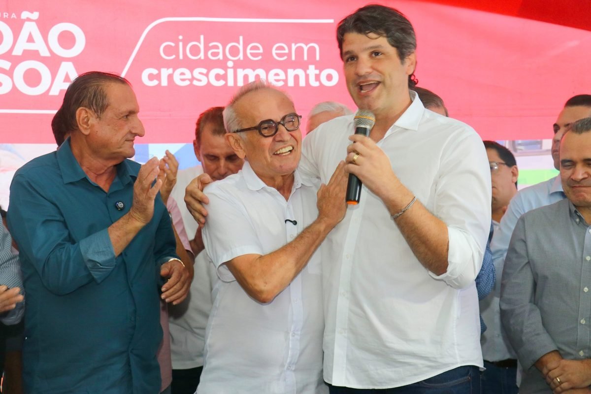 Cícero Lucena e Leo Bezerra entregam nova praça e reforçam compromisso com a qualidade de vida da população