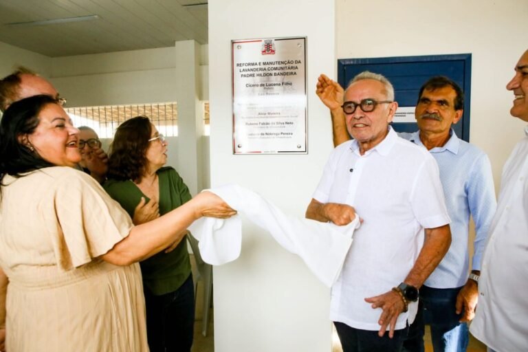 Cícero Lucena entrega Lavanderia Comunitária requalificada no bairro da Torre